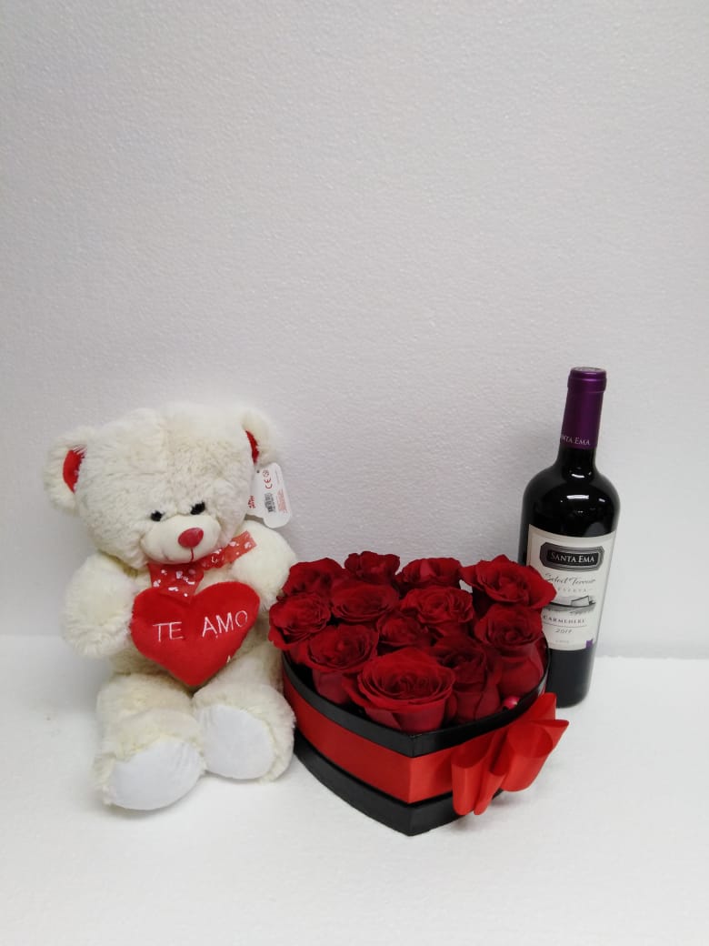 Caja corazn con 12 Rosas ms Peluche y Vino 750 cc 